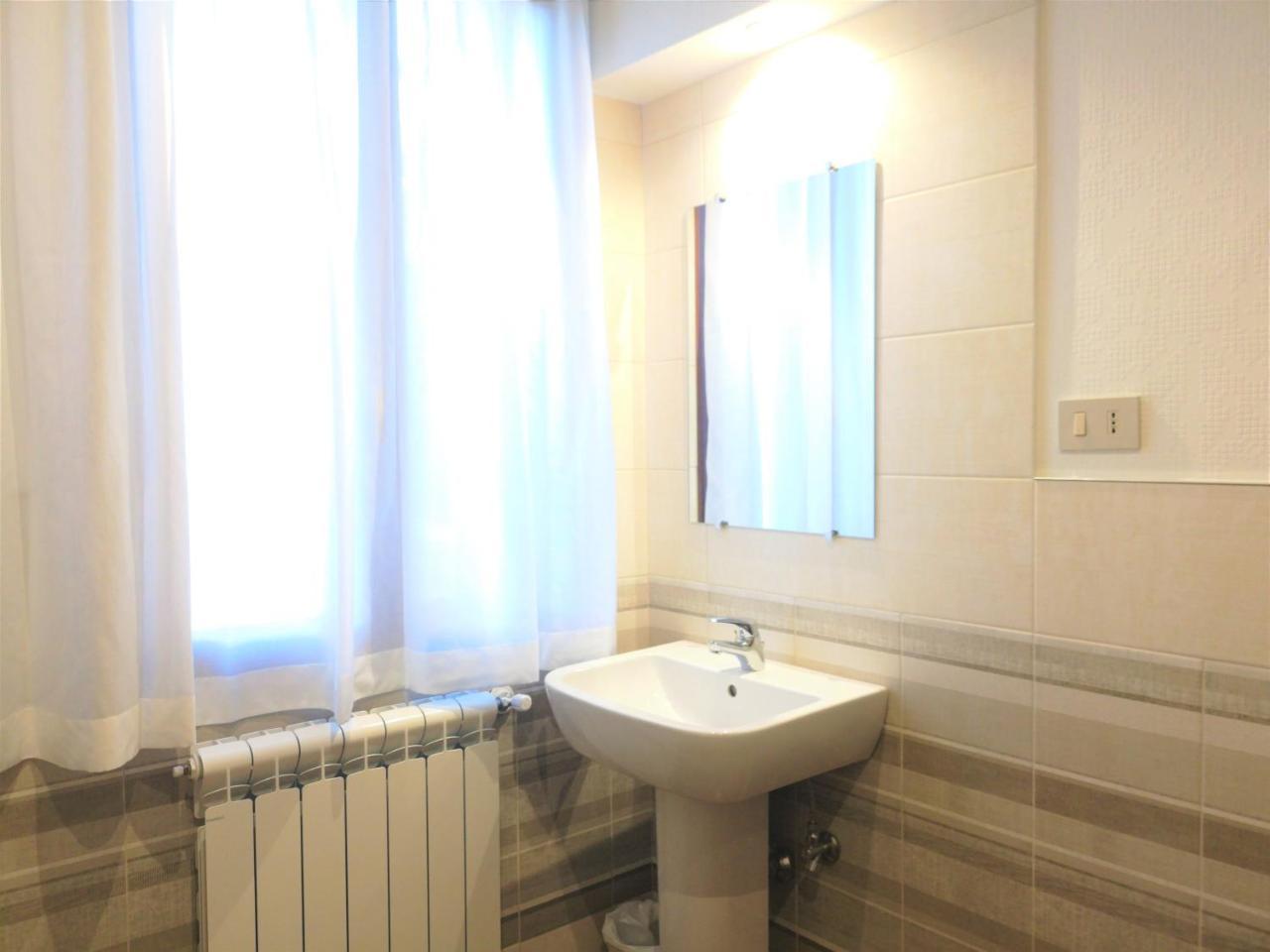 Quarto Duplo com Banheiro Compartilhado