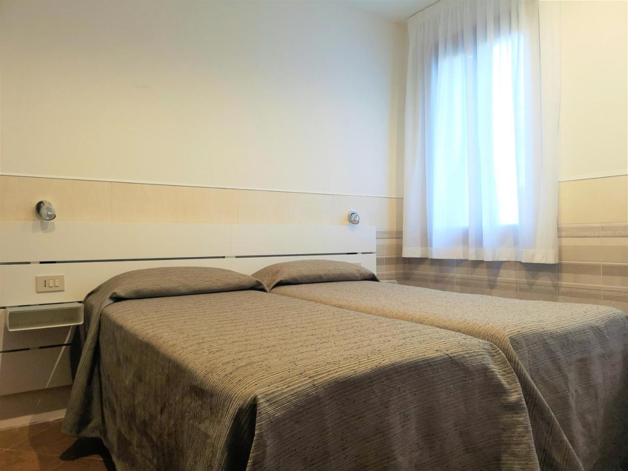 Quarto com Cama de Casal ou 2 de Solteiro